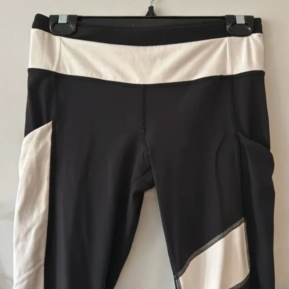 - Lululemon reflective running leggings, white stripes GUC size 6, 93 cm 3…